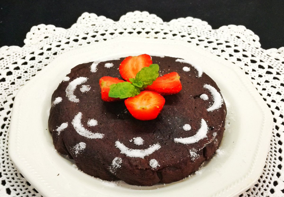 chary_serrano's tweet photo. Buena merienda este #BROWNIE con #Quinoa, #Naranja, #Plátano , #Cacao y #Aove  #singluten #sinlactosa #glutenfree  https://t.co/a13QcpLe6k https://t.co/bahNEDkj4M