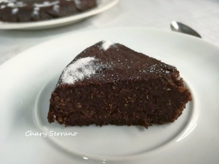 chary_serrano's tweet photo. Buena merienda este #BROWNIE con #Quinoa, #Naranja, #Plátano , #Cacao y #Aove  #singluten #sinlactosa #glutenfree  https://t.co/a13QcpLe6k https://t.co/bahNEDkj4M