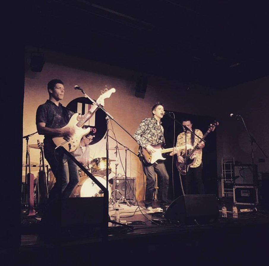 theberrytaste's tweet photo. ¡Gran concierto en @Nota79bcn! Muchas gracias a tod@s por venir ¡Lo pasamos genial con todos vosotros! #Rock #liveshow #Gig #Blues #Fender https://t.co/0AMunI5r5i