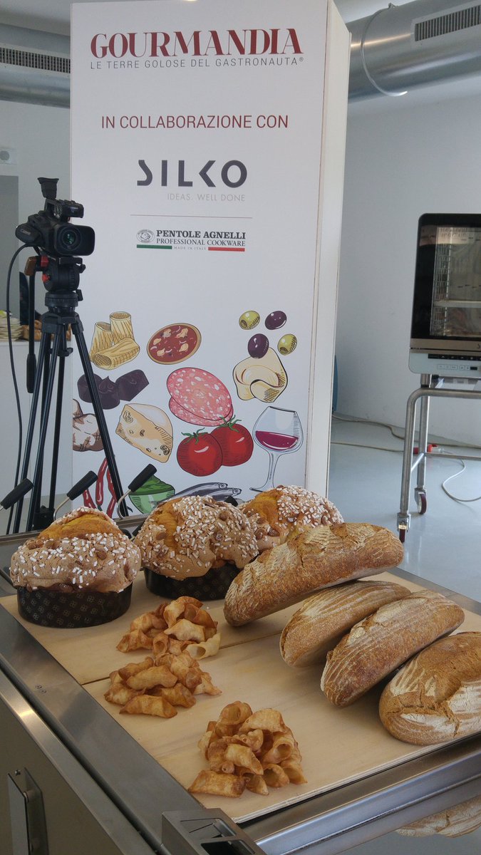 LaConsiglieria's tweet photo. #LelloRavagnan dal grano alla tavola @MolinoQuaglia @Barbaga3Gaetano @ilgastronauta @MilenaLazzaroni @sul_luna @paoloigna1 @SimonaSr29 https://t.co/g84dmAWMZz