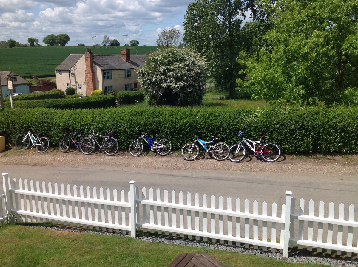 SCFullerStreet's tweet photo. Tour de France cyclists divert to @SCFullerStreet for #SundayLunch !! https://t.co/bavDHswPa6