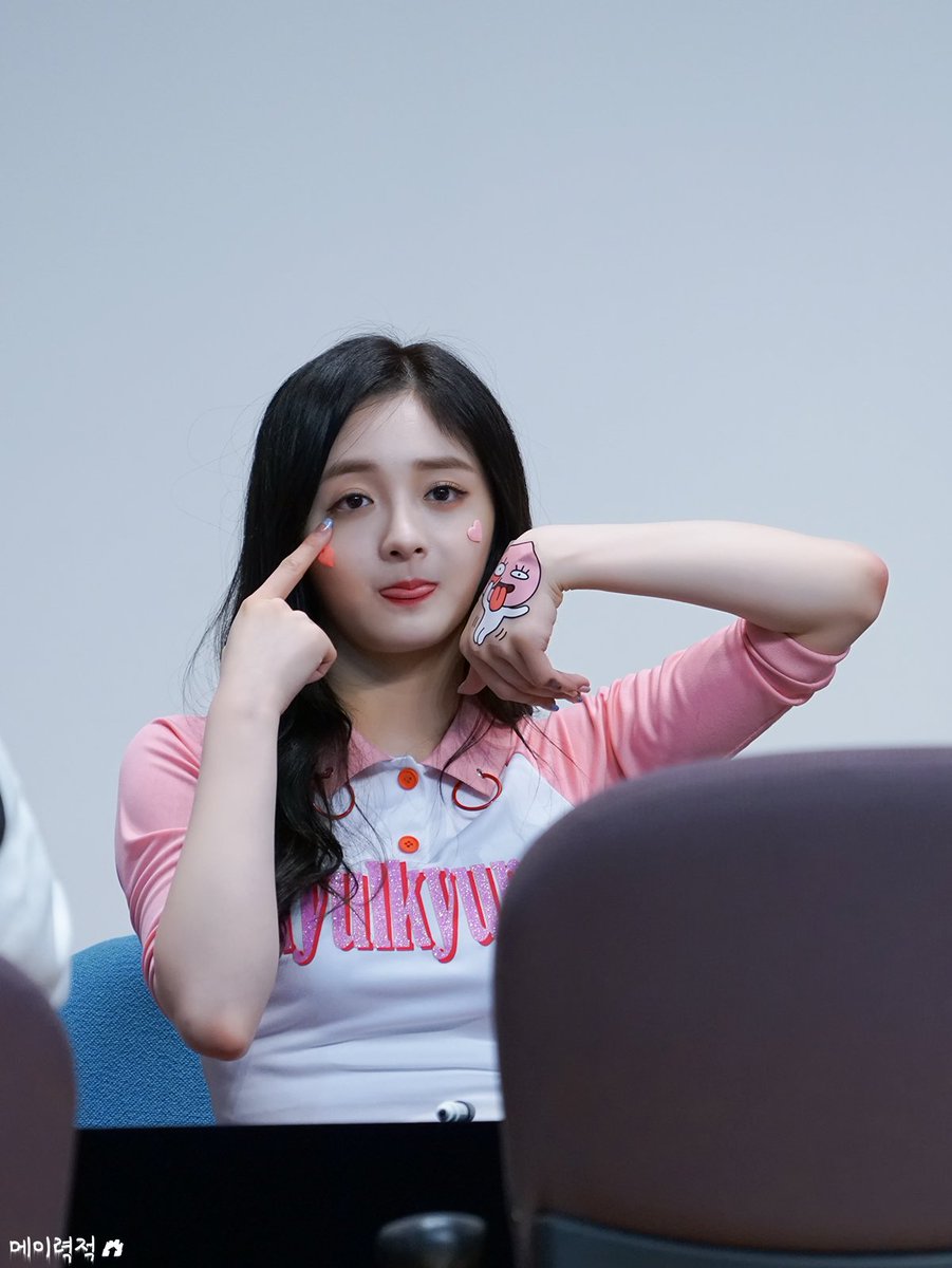 jieqiongpics's tweet photo. look at this silly bub https://t.co/OaNnBJZckl