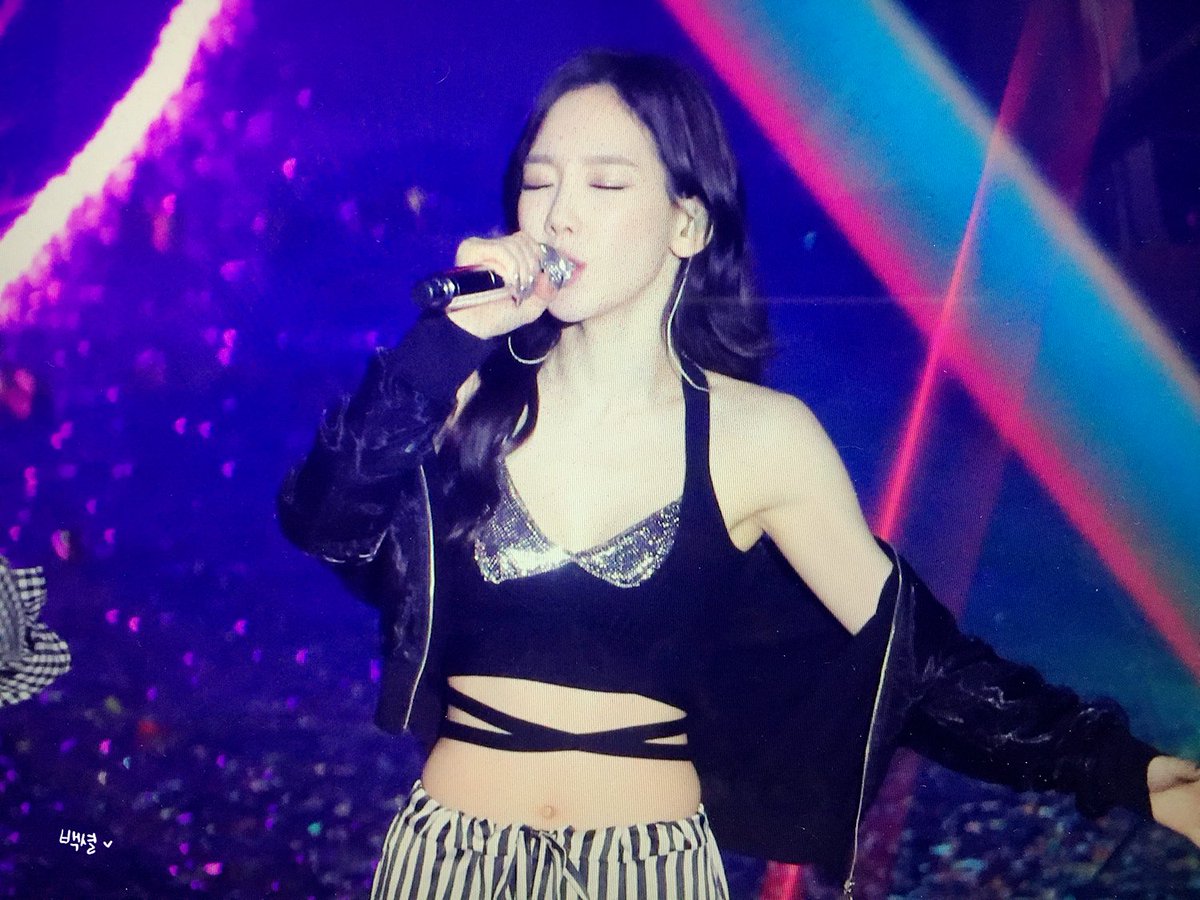 [PIC][12/13/14-05-2017]Hình ảnh mới nhất từ Solo Concert thứ 2 của TaeYeon tại Seoul  - Page 4 C_ySdWGUwAAXENy