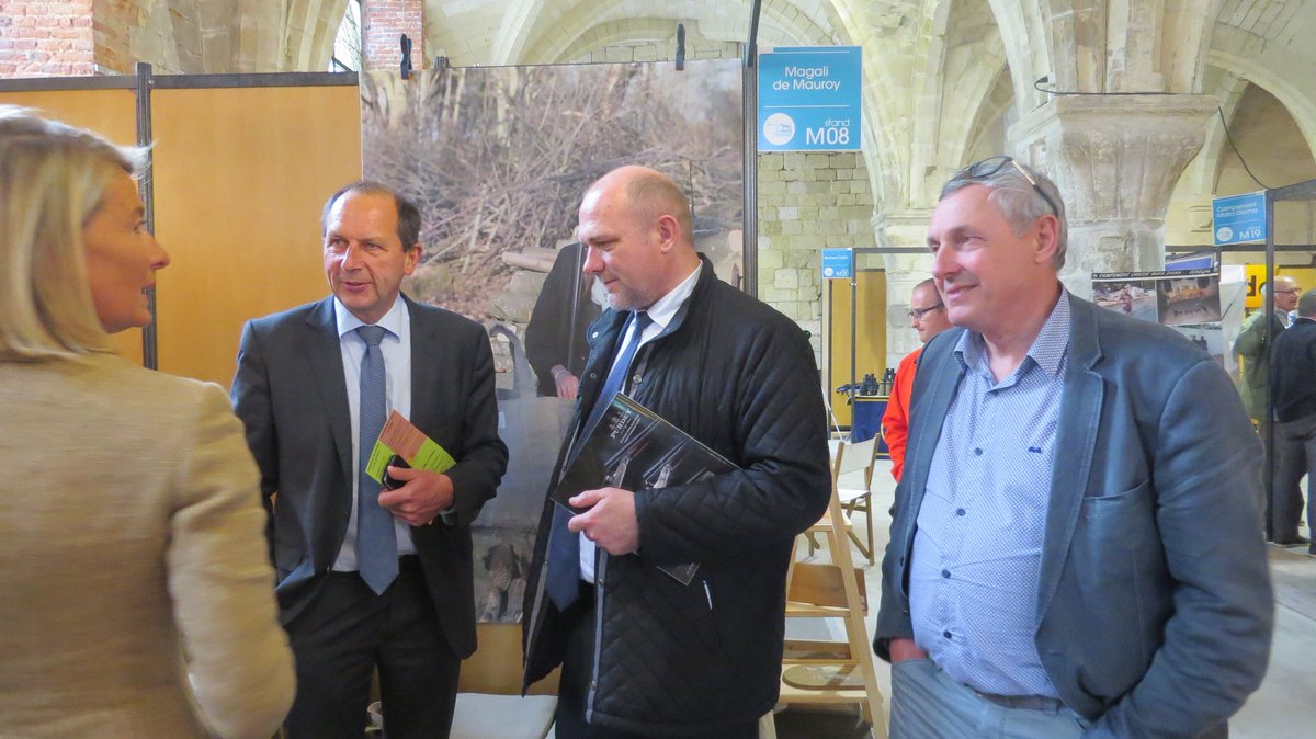 FNihous's tweet photo. Au salon Nord de la chasse à #Vaucelles Vive la chasse + les traditions rurales et populaires👉croyant et pratiquant ! Défendre et promouvoir https://t.co/uXJPFf7rkO