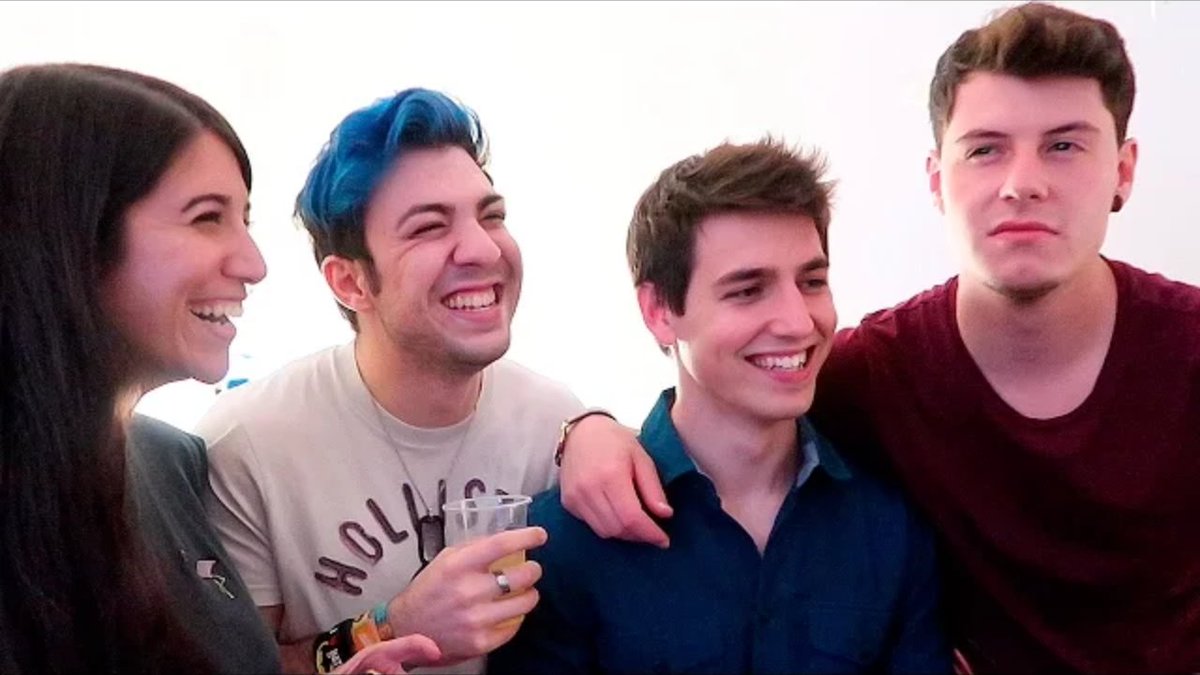 ___groot__'s tweet image. Cuando cuentan un chiste y todos los pillan menos tú 😂😂