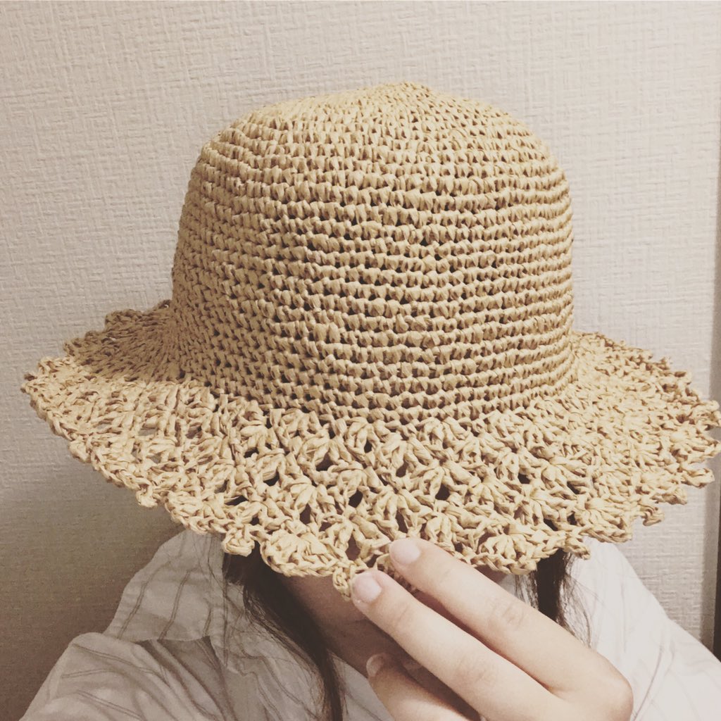 tweet : 夏のシーンに活躍♪ 100均でも買える「ペーパーヤーン」で編んだ帽子たち - NAVER まとめ