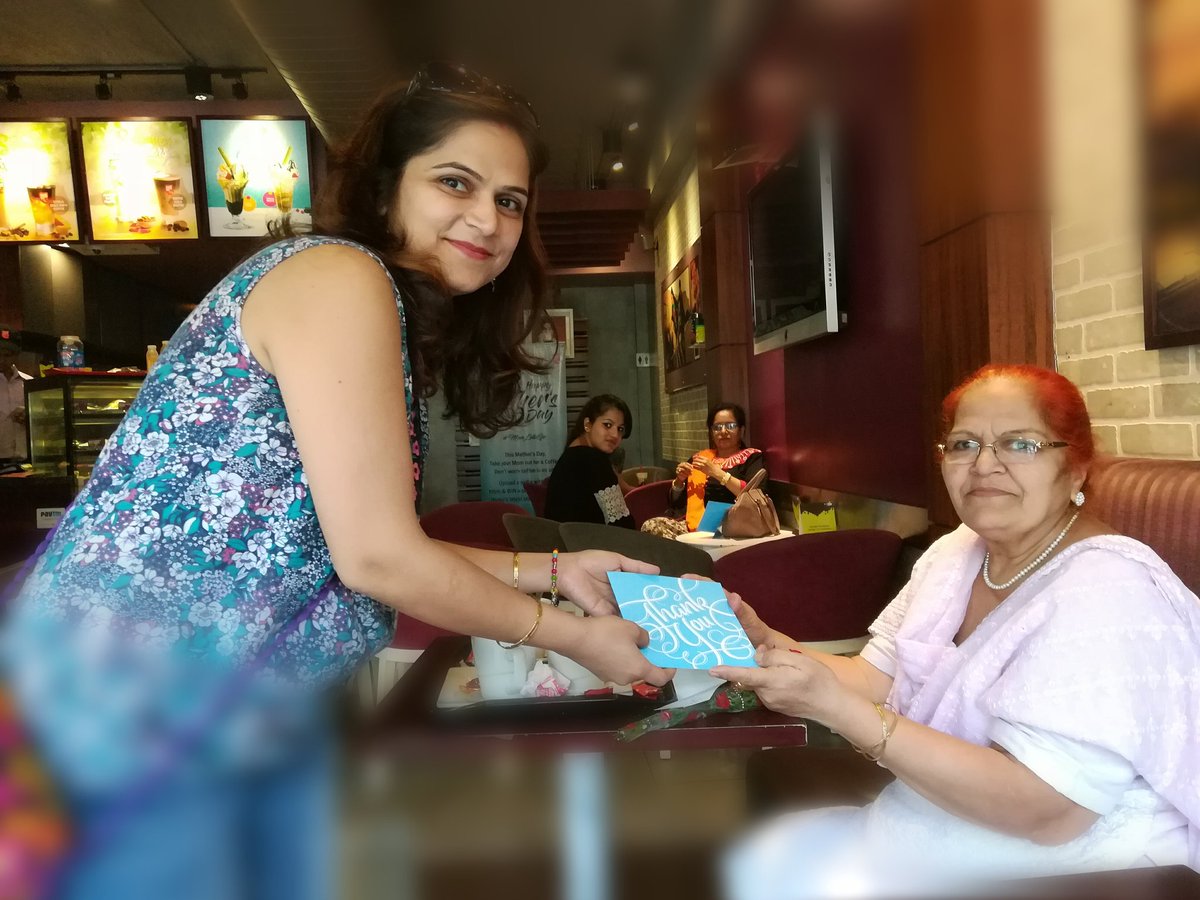 HiHonorIndia's tweet photo. A small gesture to thank our superb winners & their moms for making this #MothersDay so memorable for us. #MomLetsGo https://t.co/puZDzrw99x