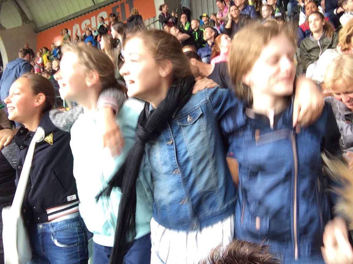 pieterj's tweet photo. #onzetrots springt! https://t.co/cLguW4jY4z