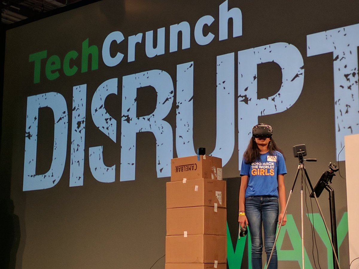 jonmarkgo's tweet image. Best shirt of #HackDisrupt