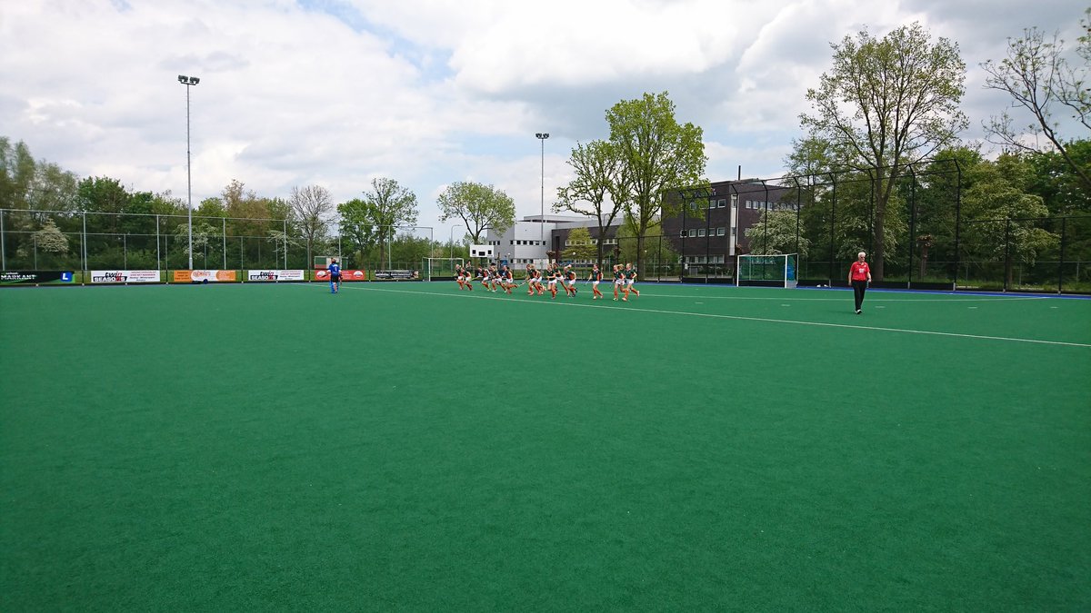 GCHC_D1's tweet photo. #1kddames GCHC - Deventer 3-4 (3-1),  Andrea Slot 1-0, Jard Veldhuis 2-0, Andrea Slot 3-0. Een wedstrijd met 2 gezichten in ons nadeel.... https://t.co/CPh3jNbxKZ