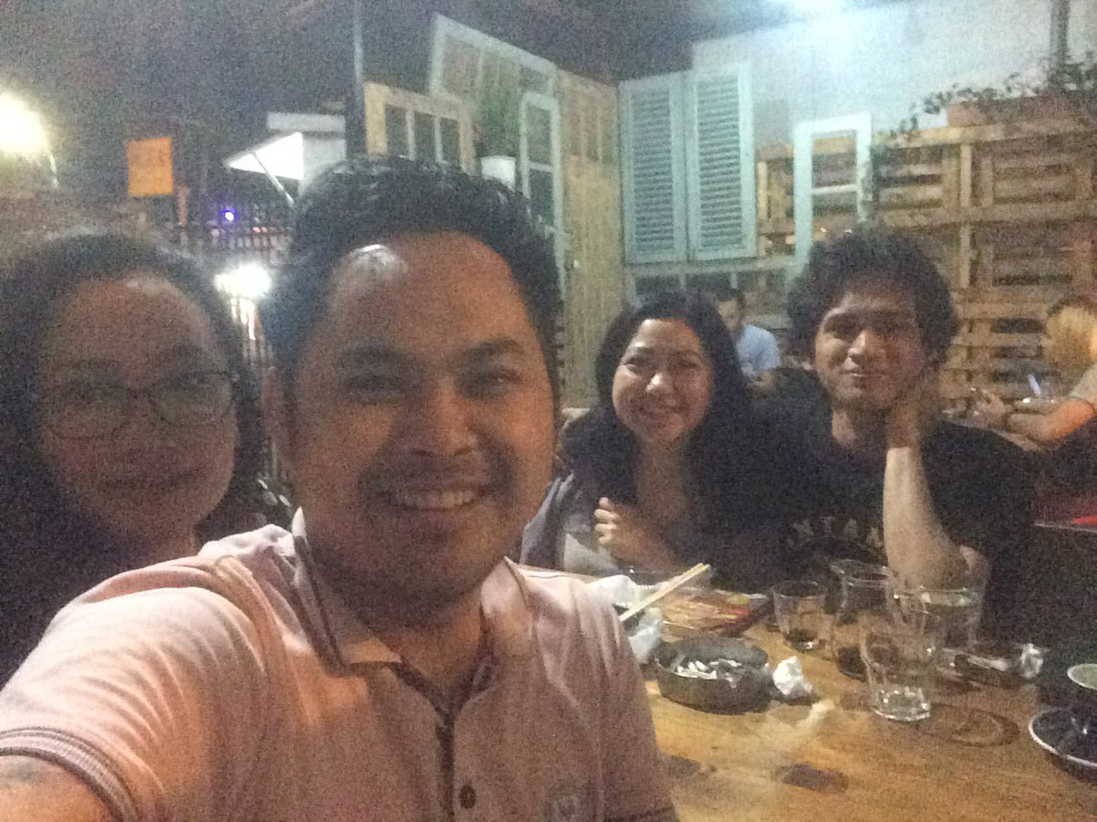 ngopi di <a href="/KedaiKopiBara/">Kedai Kopi Bara</a> brg novelis <a href="/EviSriRezeki/">Evi Sri Rezeki</a> dan pacarnya, Rendy, penyair Bandung. gue ditemani @innamisme