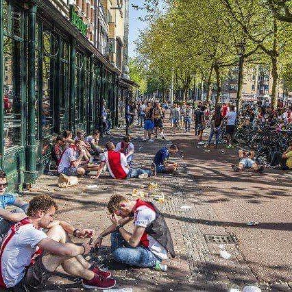 In the meanwhile op het Leidseplein. #feyher #wilaja