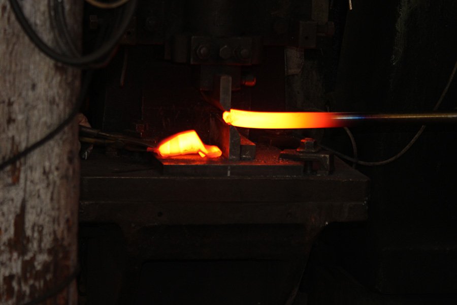 victoriaforging's tweet photo. Closed-Die Forging - Cooling the Metal https://t.co/8i2qf9yYS8 #forging #metalforging #Manufacturing https://t.co/pDehJeRoP6