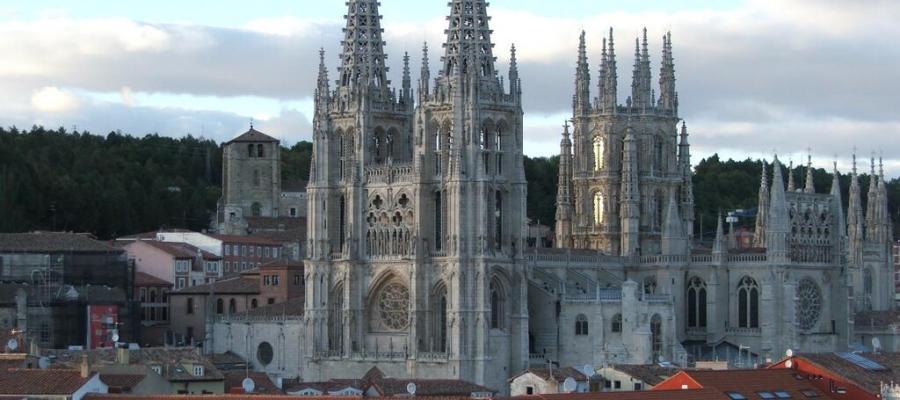 A3Noticias's tweet photo. Los relieves de la Catedral de Burgos, gravemente deteriorados, pasan por 'quirófano' https://t.co/w3GIS8Dq4n https://t.co/OW8m35GYDf