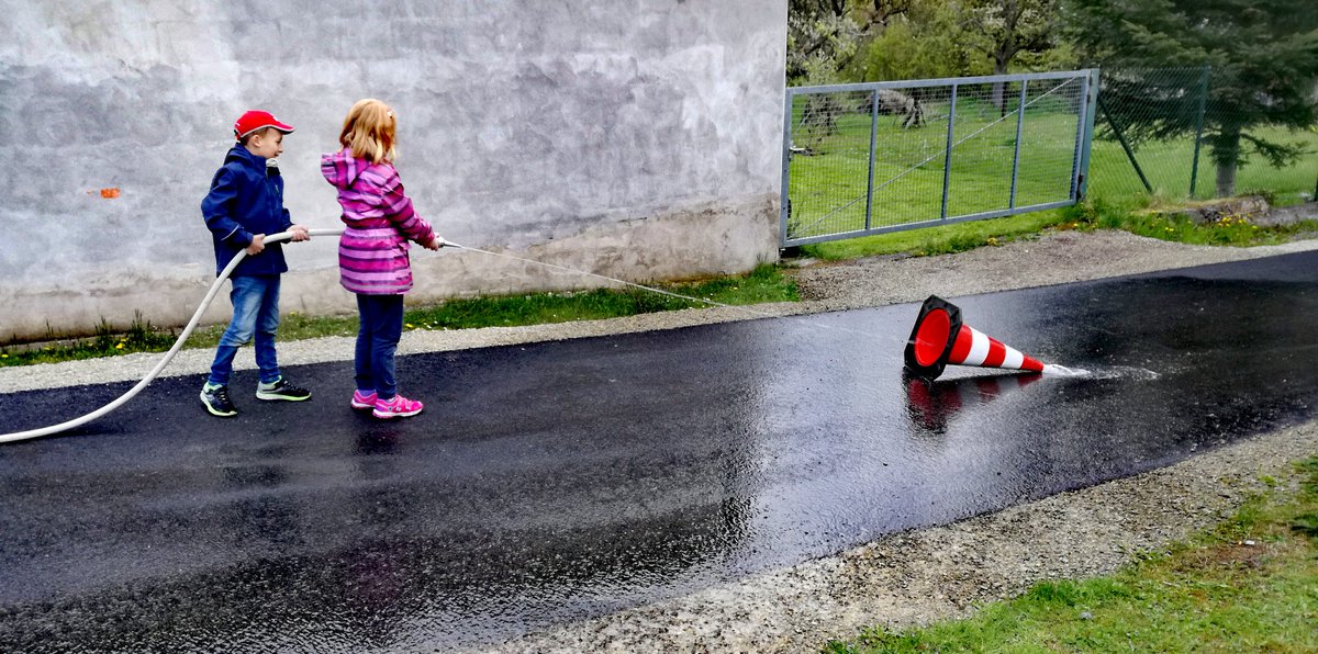 Unsere Jugendausbildung am 29. April 2017: "WASSER MARSCH für unsere altbewährte Kübelspritze" - unseren Kids hat es gefallen ✌😉...🚒💨