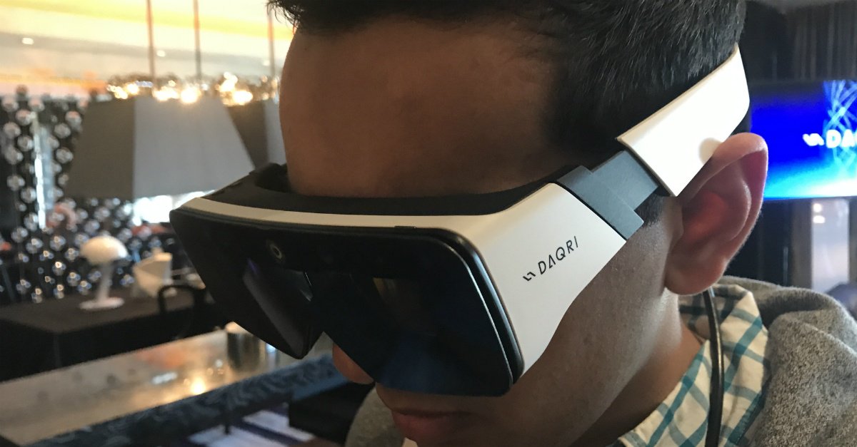 ONEFIRE's tweet image. Keep these 5 AR hardware companies on your radar: onefi.re/2oKcQ5Q #AR #augmentedrealityhardware