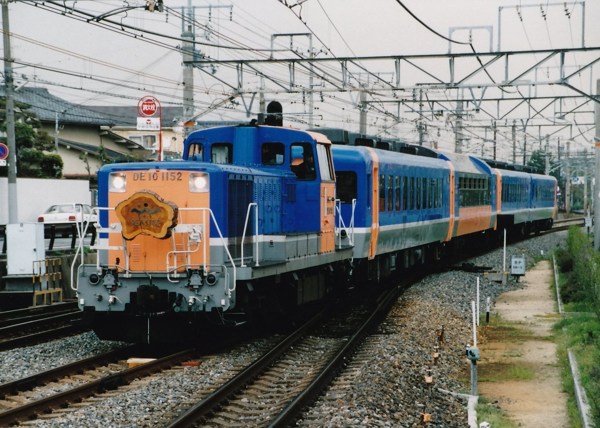 電気機関車 きのくにSEASIDE」専用機時代のDE10 1152。デビュー前の展示会では大阪