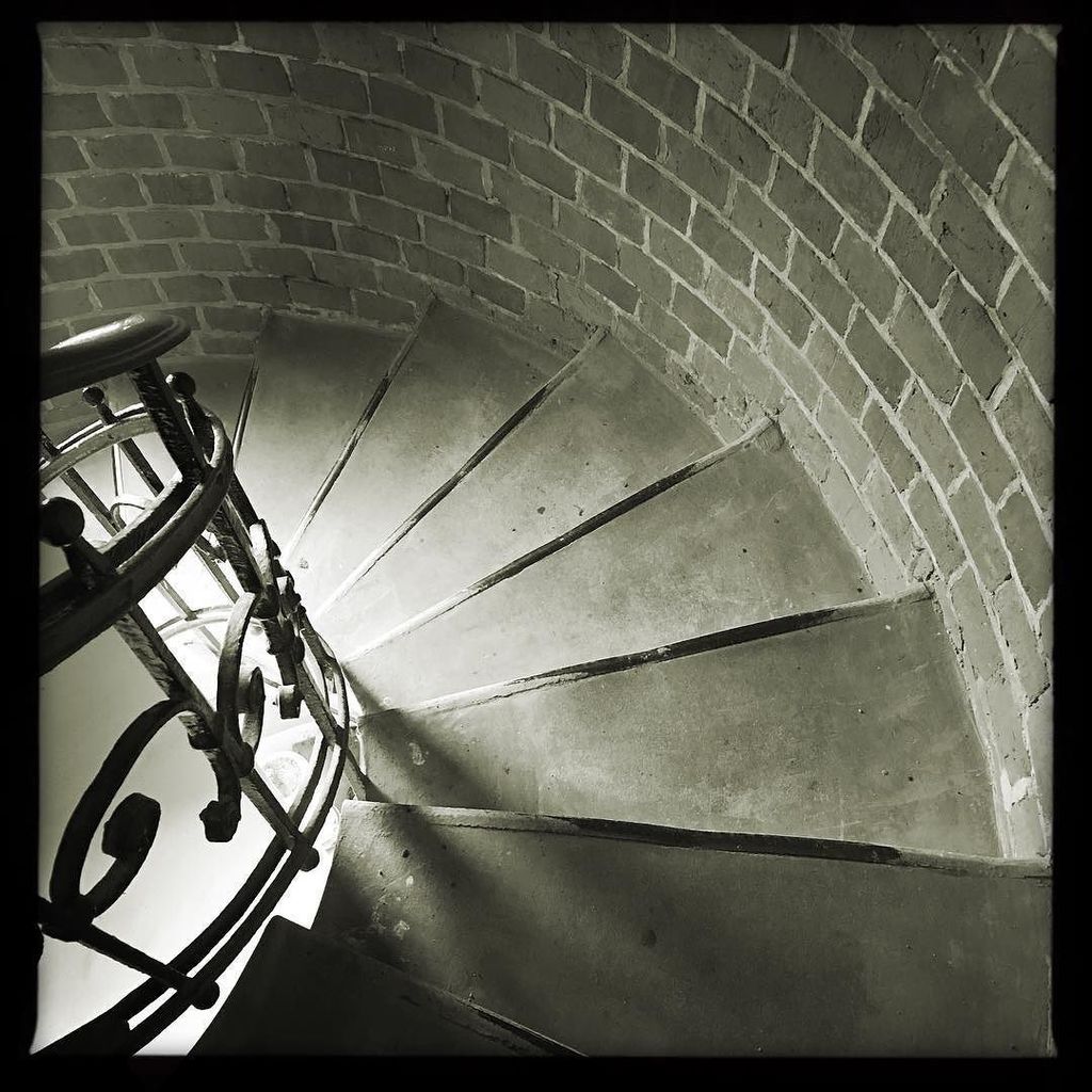 berlin_b_w's tweet photo. #Grunewald #Grunewaldturm #Wendeltreppe #Stufen #bw #berlin #berlinbw #berlinstagram #blackandwhite #bwberlin #ber… https://t.co/AkFP4z7JZS https://t.co/PJk9xAnLtM