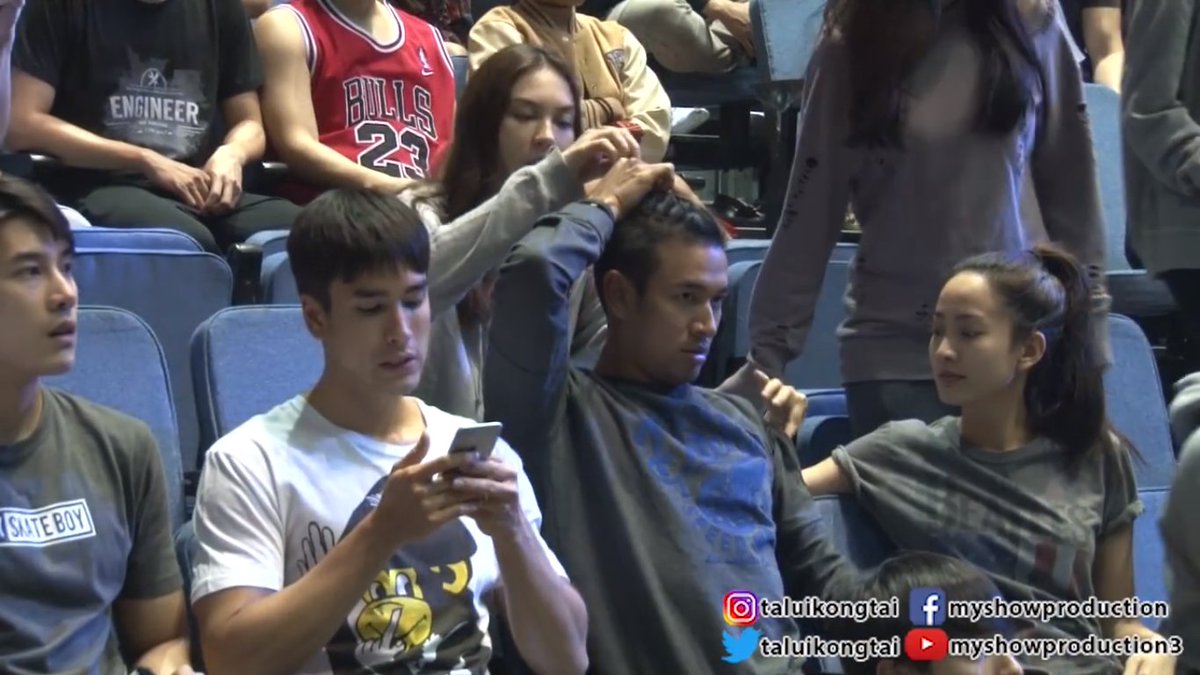 giingnita's tweet photo. คลิปก่อน #เกรทเจมส์ แน่ะ #บอยเต้ย เฮียนั่งเล่นมือถือ พี่เต้ยเดินผ่านก็มาผลัก #เกรทแมท  ฮืออออ น่ารักกก มีมัดผมนะจ๊ะ  https://t.co/lRKRT2bbnm https://t.co/qgVd2Nohsn