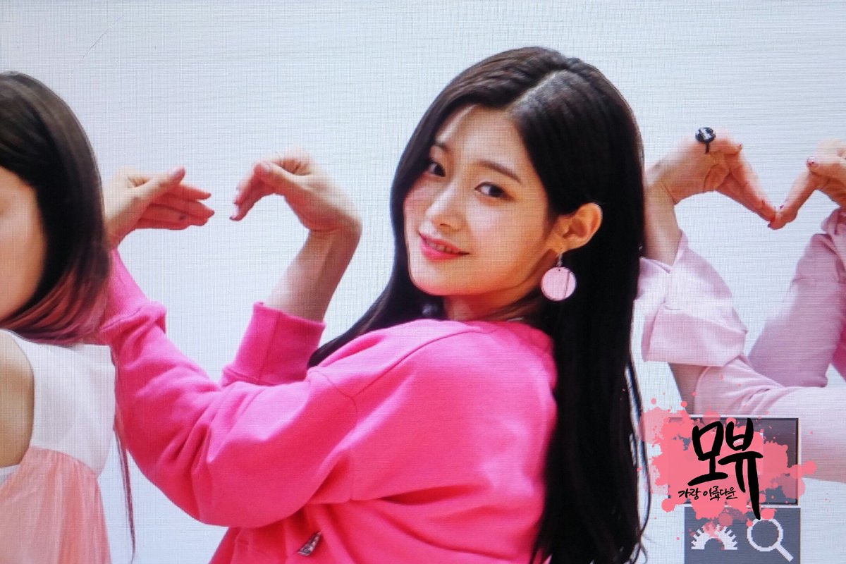MoBeau_ChaeYeon's tweet photo. 170514 수원 팬싸인회 정채연 프리뷰

정말 오랜만이에요... 더 예뻐지셨네요ㅎ...

#정채연 #채연 #Chaeyeon #다이아 #DIA
@dia_official https://t.co/DTMx7YpnPT