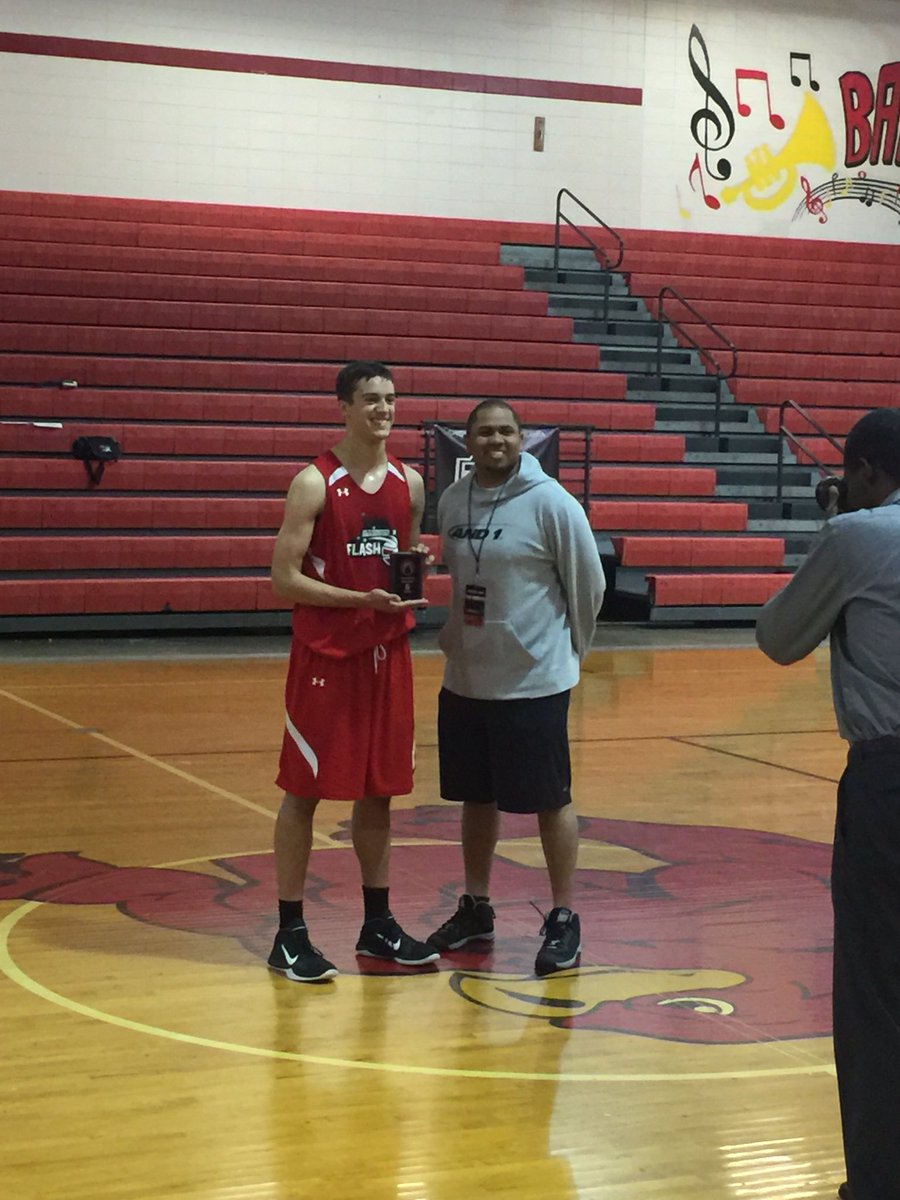 IlliFlashBBall's tweet image. Congrats to Nick on receiving the Dominant 5 award #FlashMentality