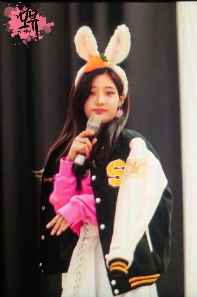 MoBeau_ChaeYeon's tweet photo. 170514 수원 팬싸인회 정채연 프리뷰

정말 오랜만이에요... 더 예뻐지셨네요ㅎ...

#정채연 #채연 #Chaeyeon #다이아 #DIA
@dia_official https://t.co/DTMx7YpnPT
