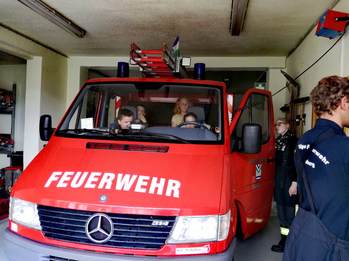 Ausbildung der Jugendfeuerwehr Elgersburg, am 13. Mai 2017: BELOHNUNG MUSS SEIN - unsere FirefighterKids mit Spass &amp; Spiel im Löschfahrzeug