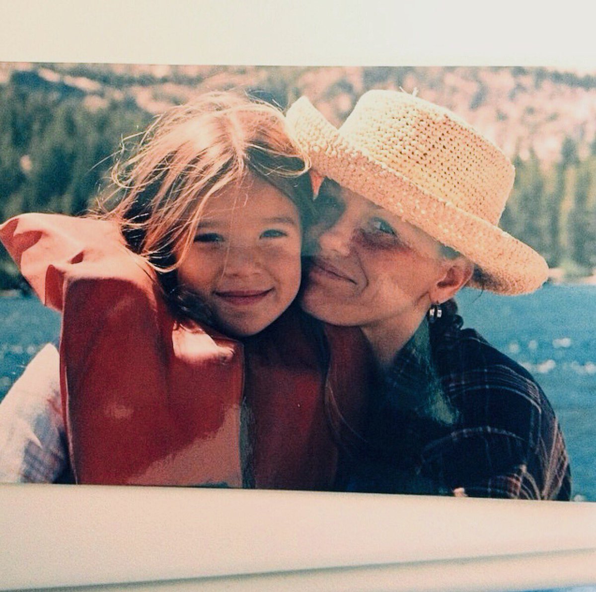 exhaileedits's tweet photo. happy mothers day to mamma steinfeld https://t.co/YFHYy1gbOn