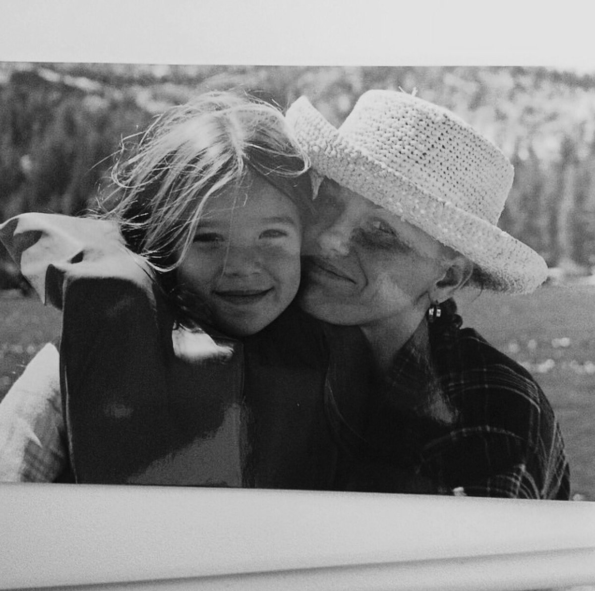 exhaileedits's tweet photo. happy mothers day to mamma steinfeld https://t.co/YFHYy1gbOn