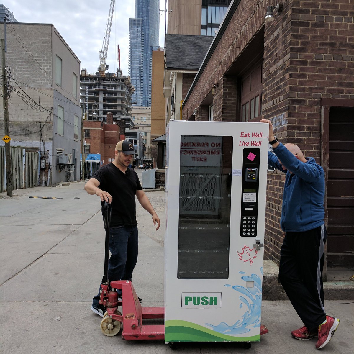 MAX_durham1's tweet photo. @MAX_durham1 is on the move again! Look for #snackhappy #snackhealthy options at our newest Toronto YMCA location, Central YMCA on Grosvenor https://t.co/RiIEL8VbR3