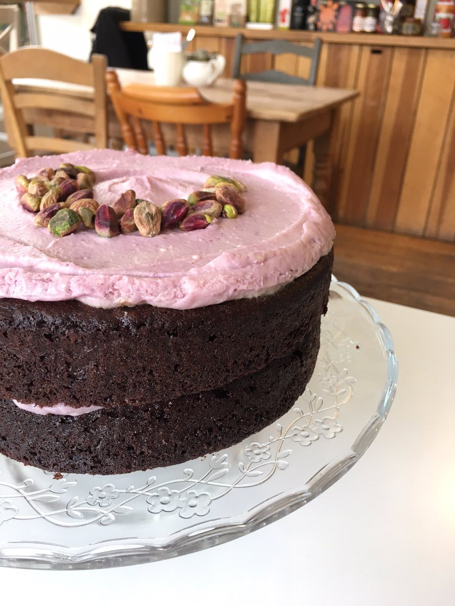 PenylanPantry's tweet photo. Did someone say cake.......Sunday afternoons are made for eating cake, and drinking tea. We are open until 4pm, pop in and eat cake.... https://t.co/AXXGAmSsUq