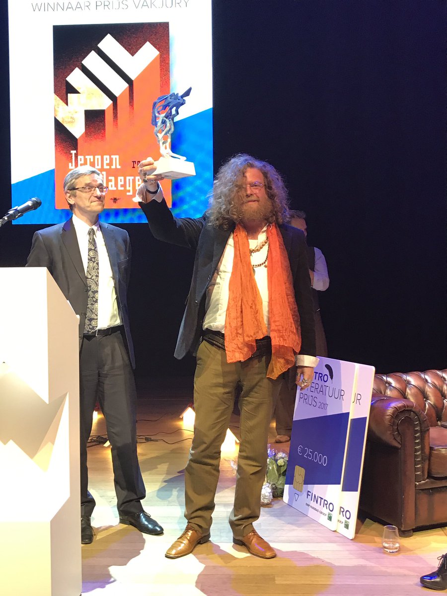 hoywegg's tweet photo. Jeroen Olyslaegers grote winnaar op Fintro literatuurprijs, wint zowel lezers als vakjuryprijs #vrtnws #fintro https://t.co/B2BMNFyTkv