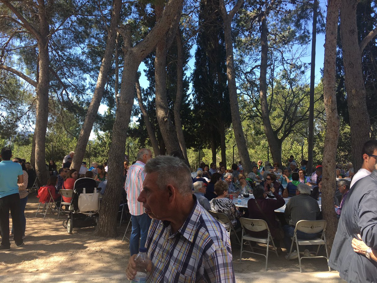 ERoigM's tweet photo. Un plaer participar a la celebració popular de l'Ermita de la Petja al barri del Raval de Sant Llàtzer de #Tortosa #Popular @CCBaixEbre https://t.co/fFnxFPpSsn