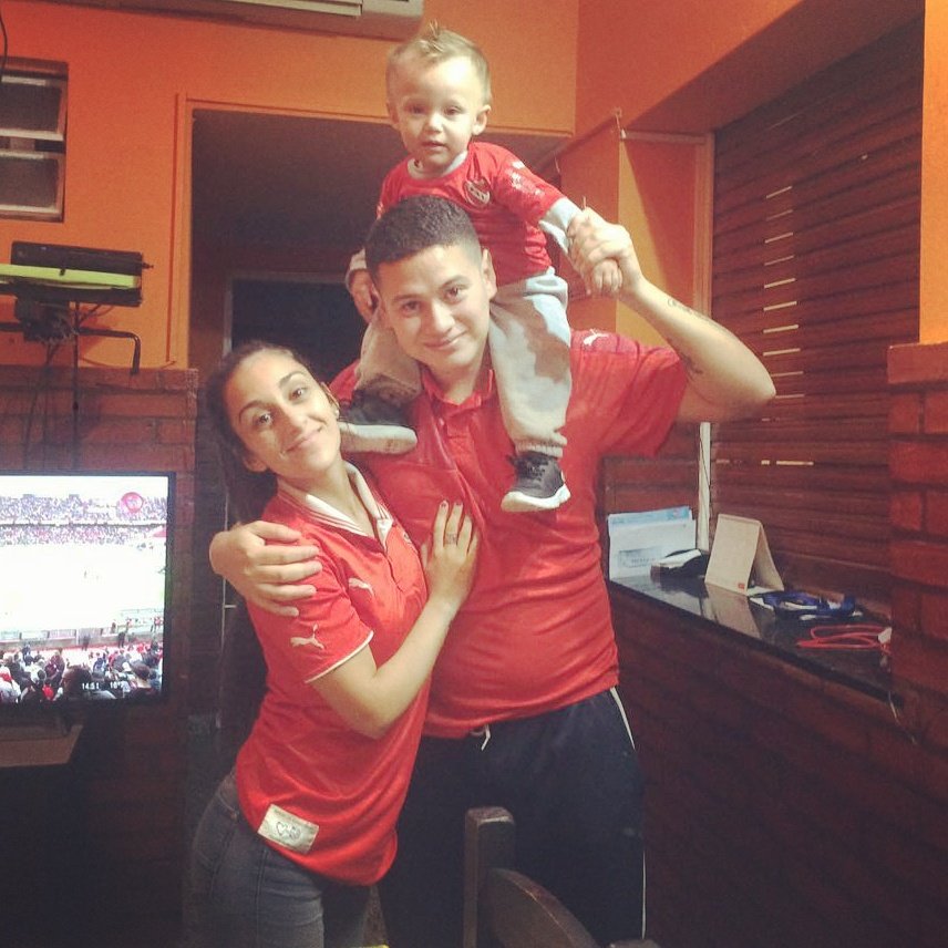 Puuulgui's tweet photo. Ya estamos listos esperando a nuestros hijos!  #FamiliaRoja 👹 @Luchobento https://t.co/jxU6zvrsOA