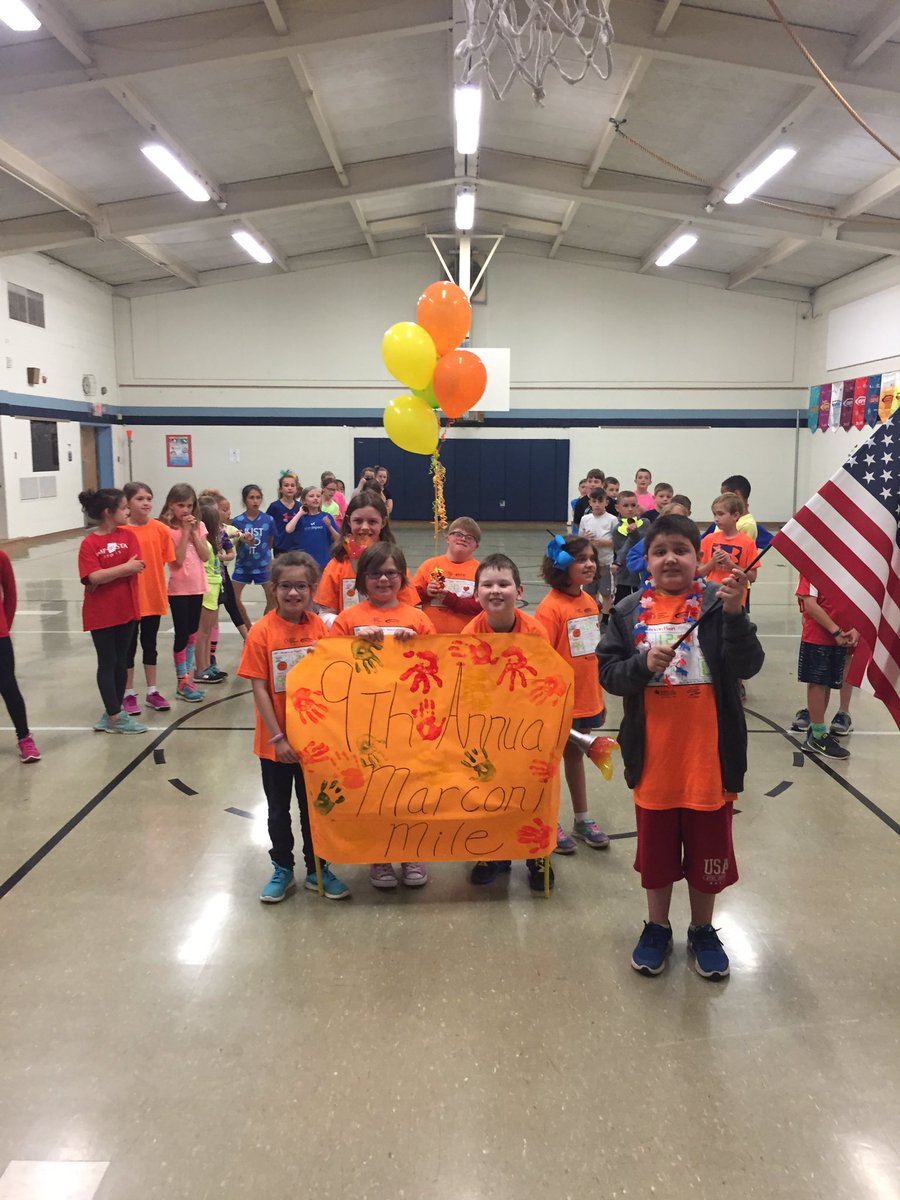 JayneMarconi's tweet photo. Our special friends lead the way to the Marconi Mile Run!!!! https://t.co/Wq3cbpS6wQ