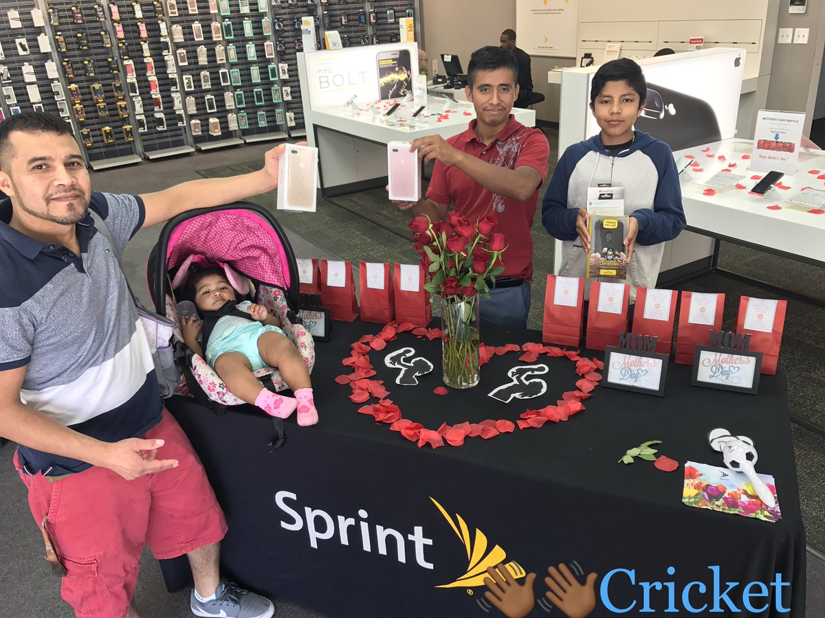 ChambleeSprint's tweet photo. 🎉🎉Come party/celebrate MOM with us!!! Happy Mothers Day! @SprintTAG @aledempsey22 https://t.co/uWz4fQPIB4