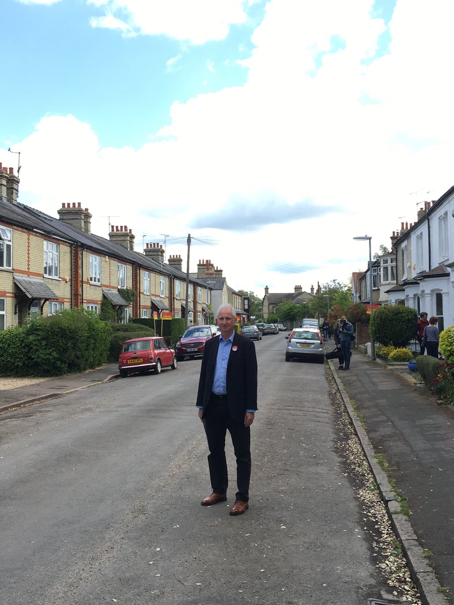 Out in Red Newnham this morning with dozens of new <a href="/CambridgeLabour/">Cambridge Labour</a> activists and many new <a href="/LabourBoards/">Labour Boards</a> across the ward! #VoteLabour