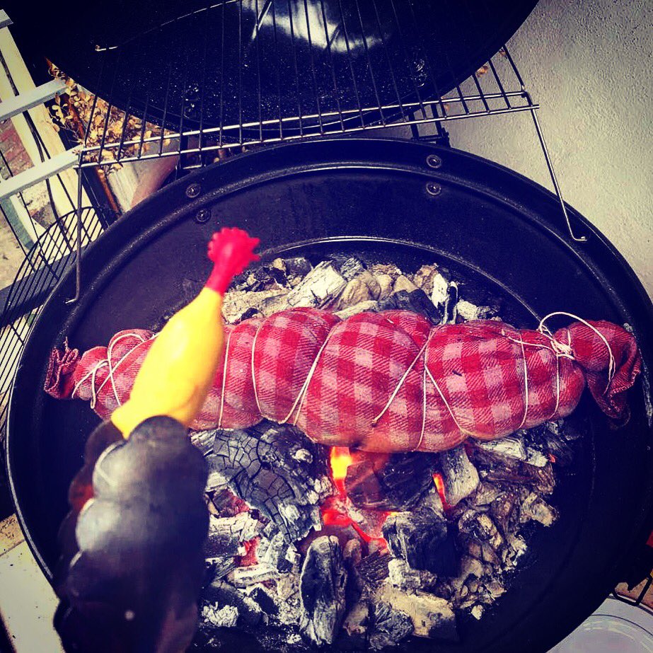 FinElPollo's tweet photo. ¿Alguien ha visto a mi mamá? 😥🐥 #FelizDíaDeLaMadre https://t.co/gBrTx1TzWB