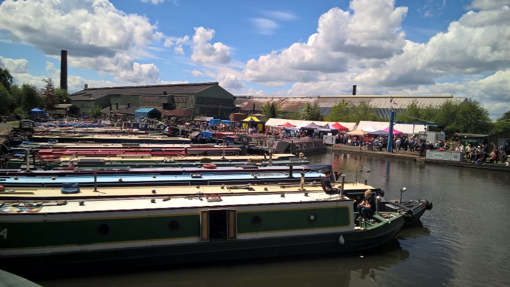 HadenCrossInn's tweet photo. It was bostin up the cut at Hawne Basin today! 😎  @BlackCountryPic @halesowennews @BlackCountryPub @officialBCday https://t.co/PnVf4roldq