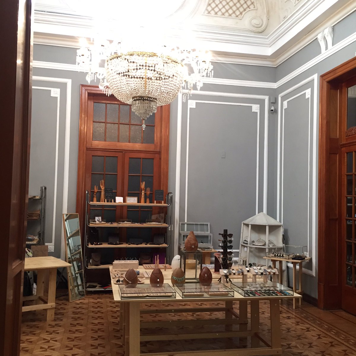 Durante todo mayo estaremos en <a href="/CasaQuimeraMX/">Casa Quimera</a> albergando a 45 diseñadores mexicanos! Orizaba 131, Roma Norte. #diseñomexicano