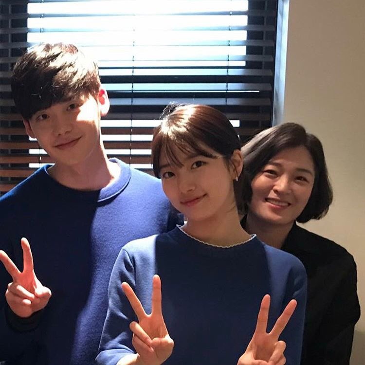 [PIC] #Suzy & Lee JongSuk after shooting the drama <While You Were Sleeping> cr：lovelysye #수지 #배수지 #이종석 #당신이잠든사이에 #WhileYouWereSleeping