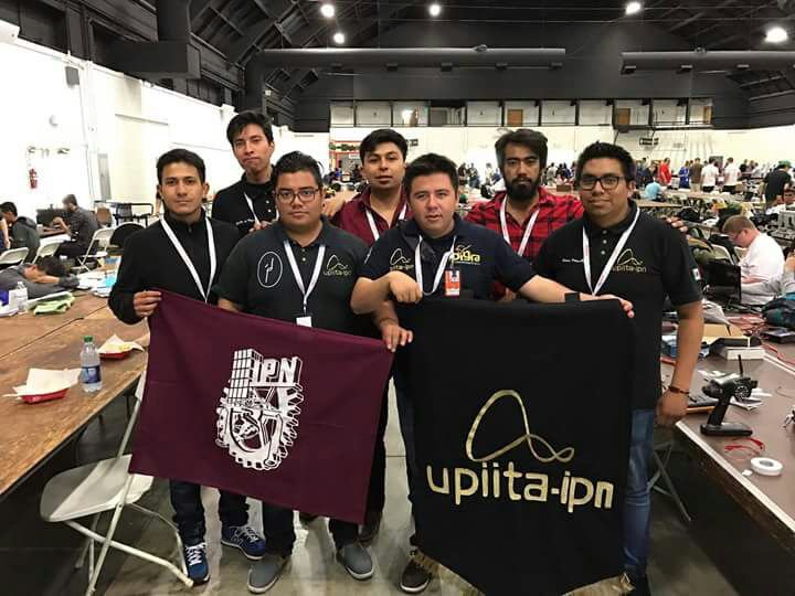 IPN_MX's tweet image. #OrgulloIPN Estudiantes de la #UPIITA consiguieron 10 medallas en #Robogames2017 en San Francisco, California. 🥇 #UPIITA  #Huélum!