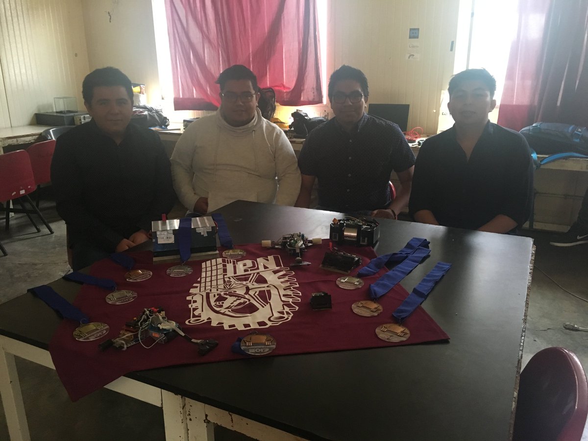 IPN_MX's tweet image. #OrgulloIPN Estudiantes de la #UPIITA consiguieron 10 medallas en #Robogames2017 en San Francisco, California. 🥇 #UPIITA  #Huélum!