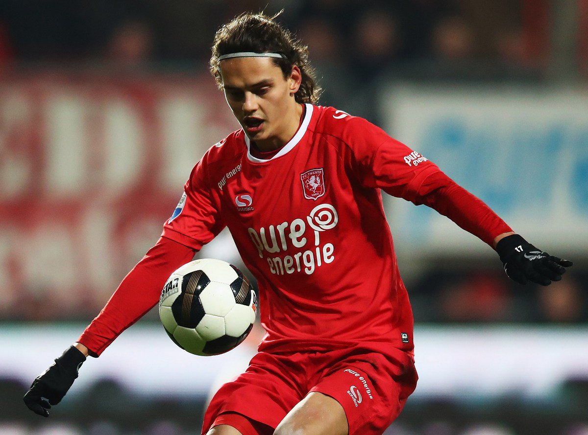 Bizim Çocuk, Hollanda Liginde Twente formasıyla çıktığı 32 maçta 18 gol, 3 asist ile sezonu kapattı. Tebrikler <a href="/EnesUnal16/">Enes Ünal</a> yolun açık olsun!