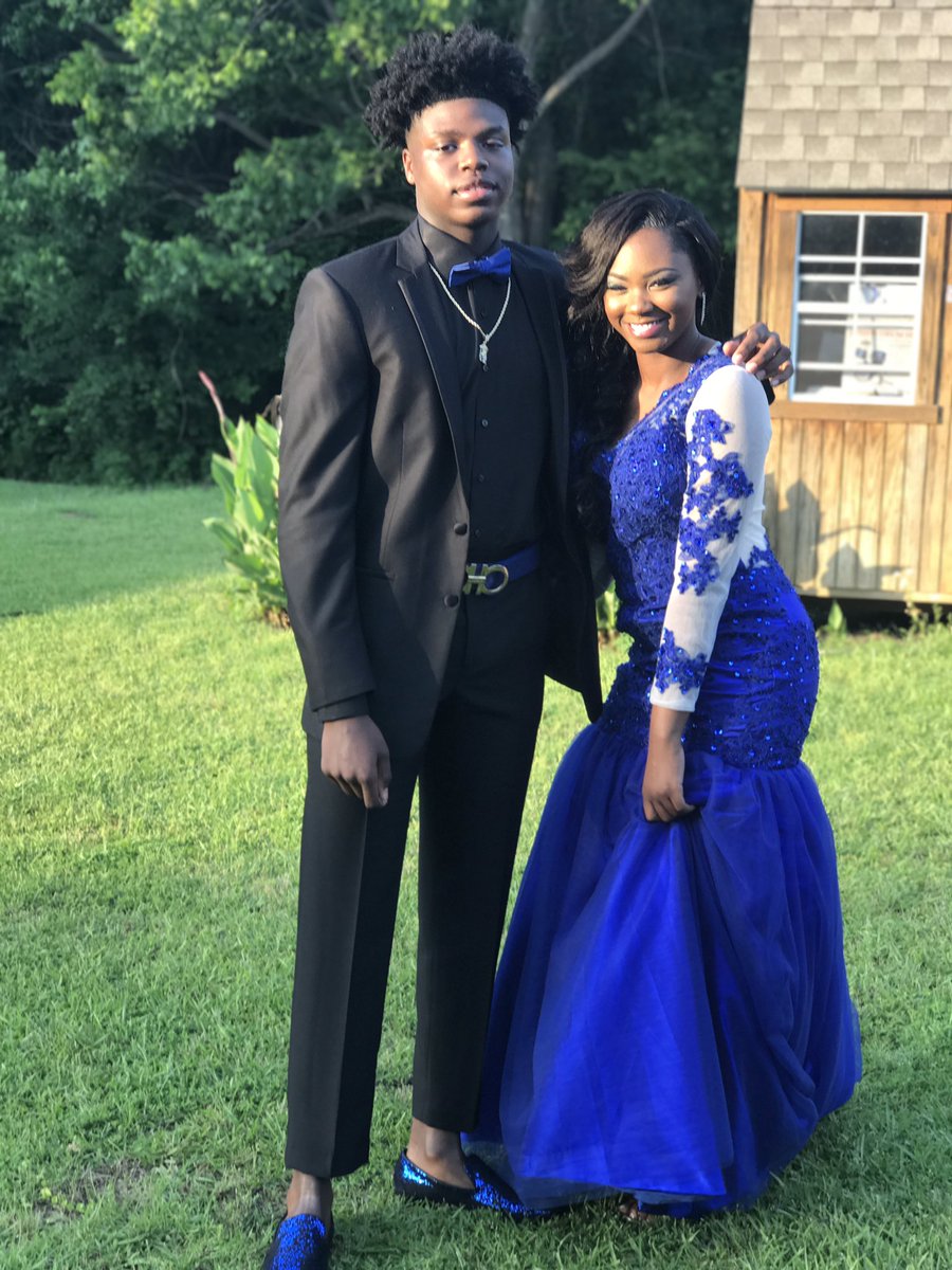 Forever_Ashhh's tweet photo. Masterpiece actionπππ€π½ #prom2k17π#DaCentralWayπ€§ https://t.co/3g1gwz0ewD