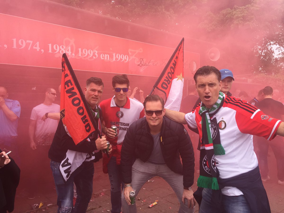 mdooijeweerd's tweet photo. Wij zijn kampioen. @fr12nl  Forza Rotterdam 👊⚽️🏆 https://t.co/43bONbzlEN