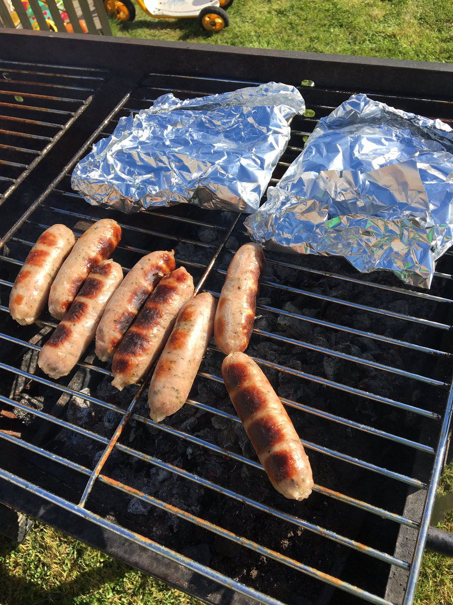 simercer22's tweet image. Sausages for the KidZ Fish for the OldZ