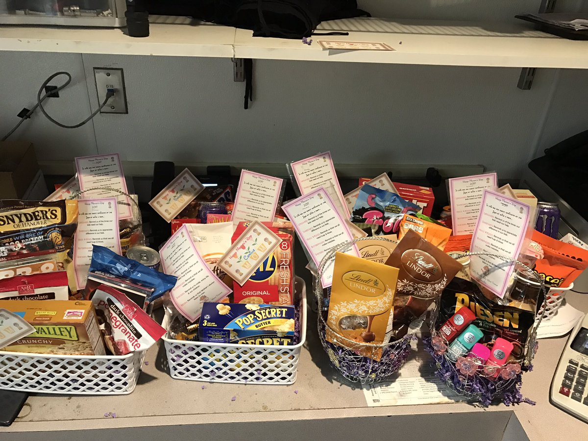 GmpMini's tweet photo. Happy Mother's Day from West Fresno #ChilisLove #makingpeople feel special @_annalisemiller @kvpalooza https://t.co/U7v3VHmRjT