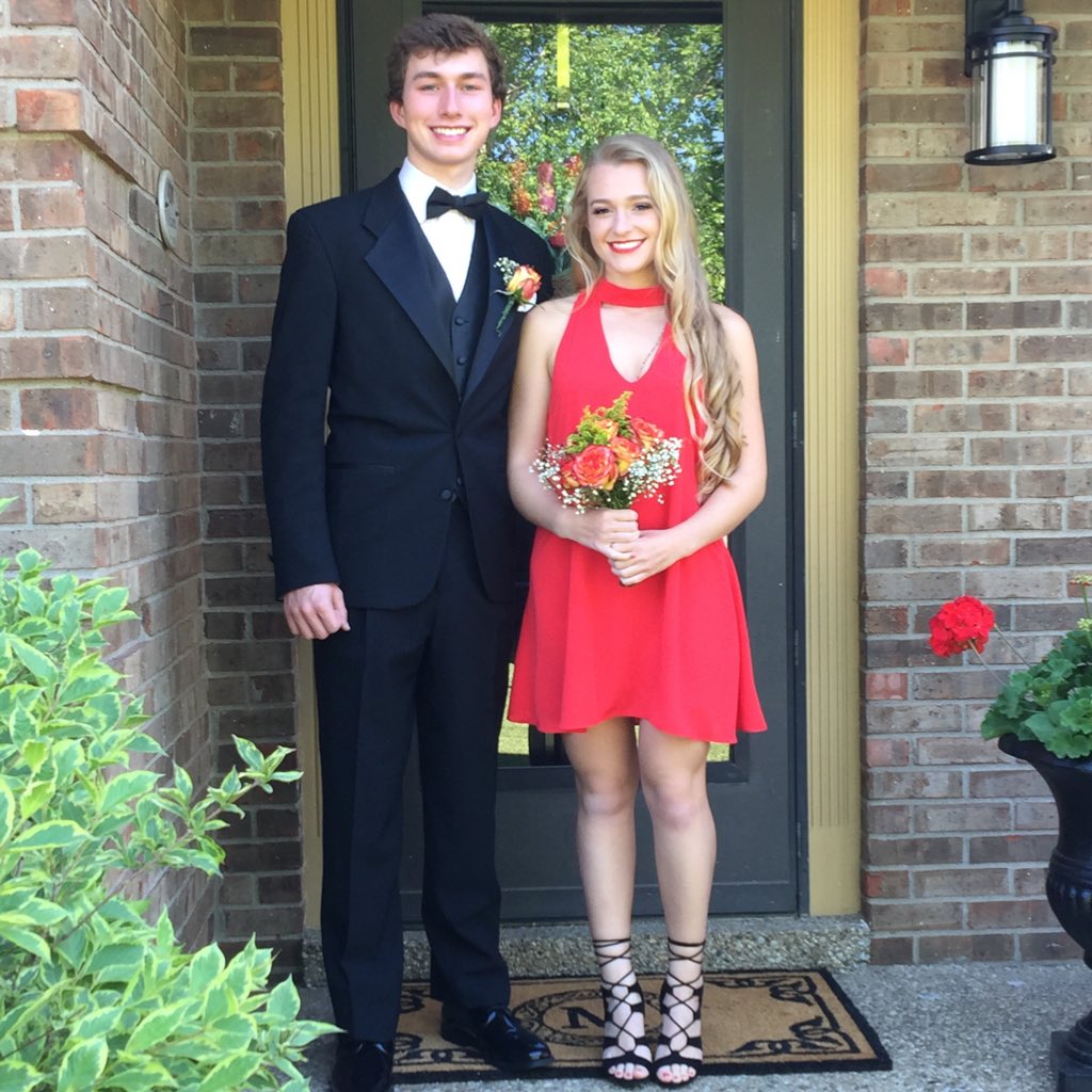 EmmaMinar's tweet photo. Freshman- junior year !! @BradNenni https://t.co/kt8aadkzbf