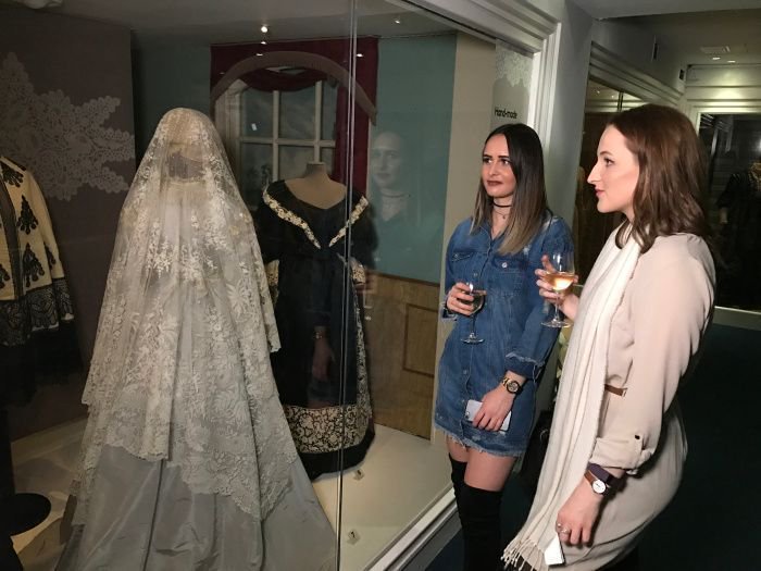 RachelMWills's tweet photo. Visiting #Bath ? You should visit the #LaceInFashion exhibit 
@Fashion_Museum  https://t.co/yCwgeMucKt #travel https://t.co/ack34hrq4U
